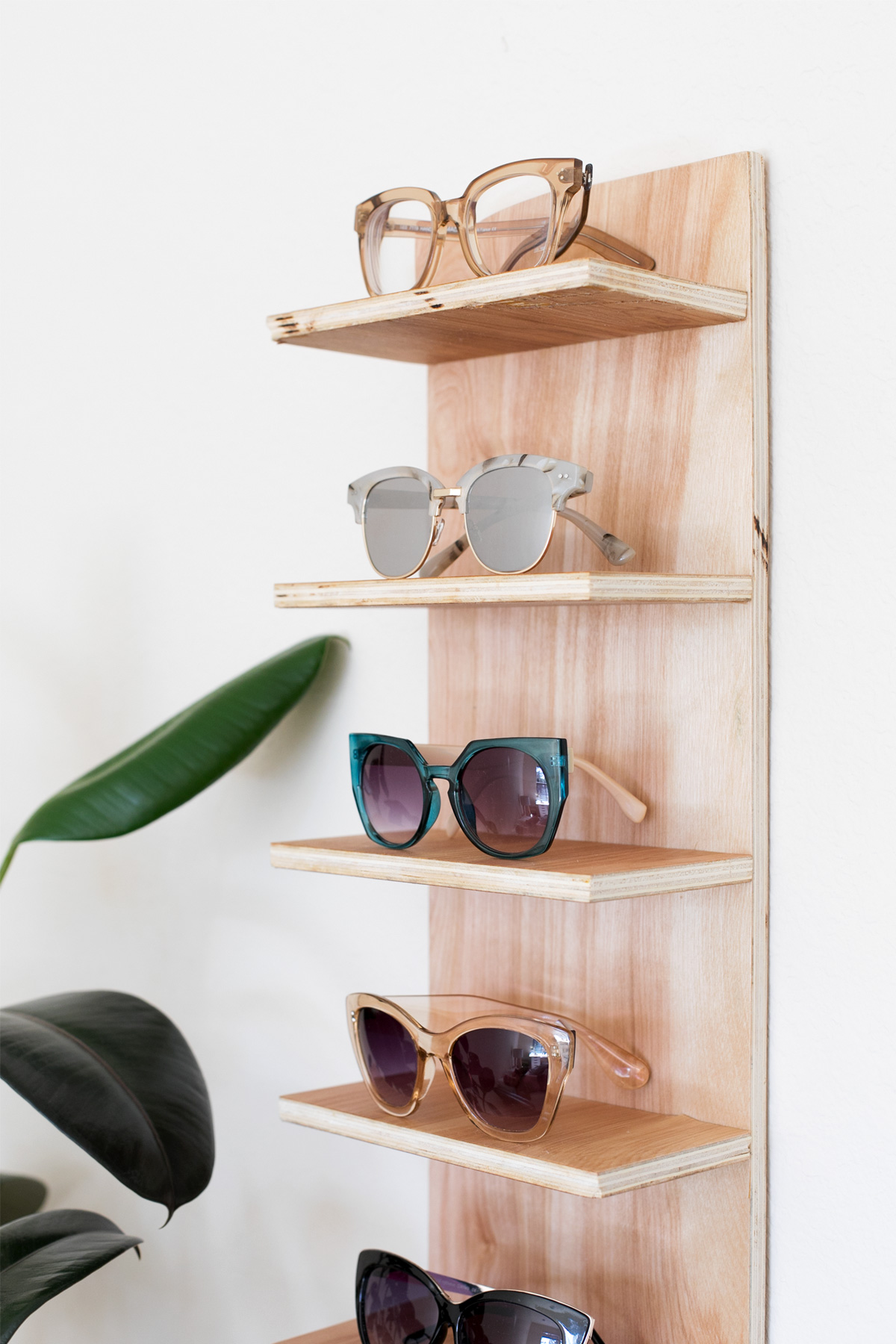 renter-friendly-diy-sunglasses-holder-for-end-of-summer-storage-ctrl