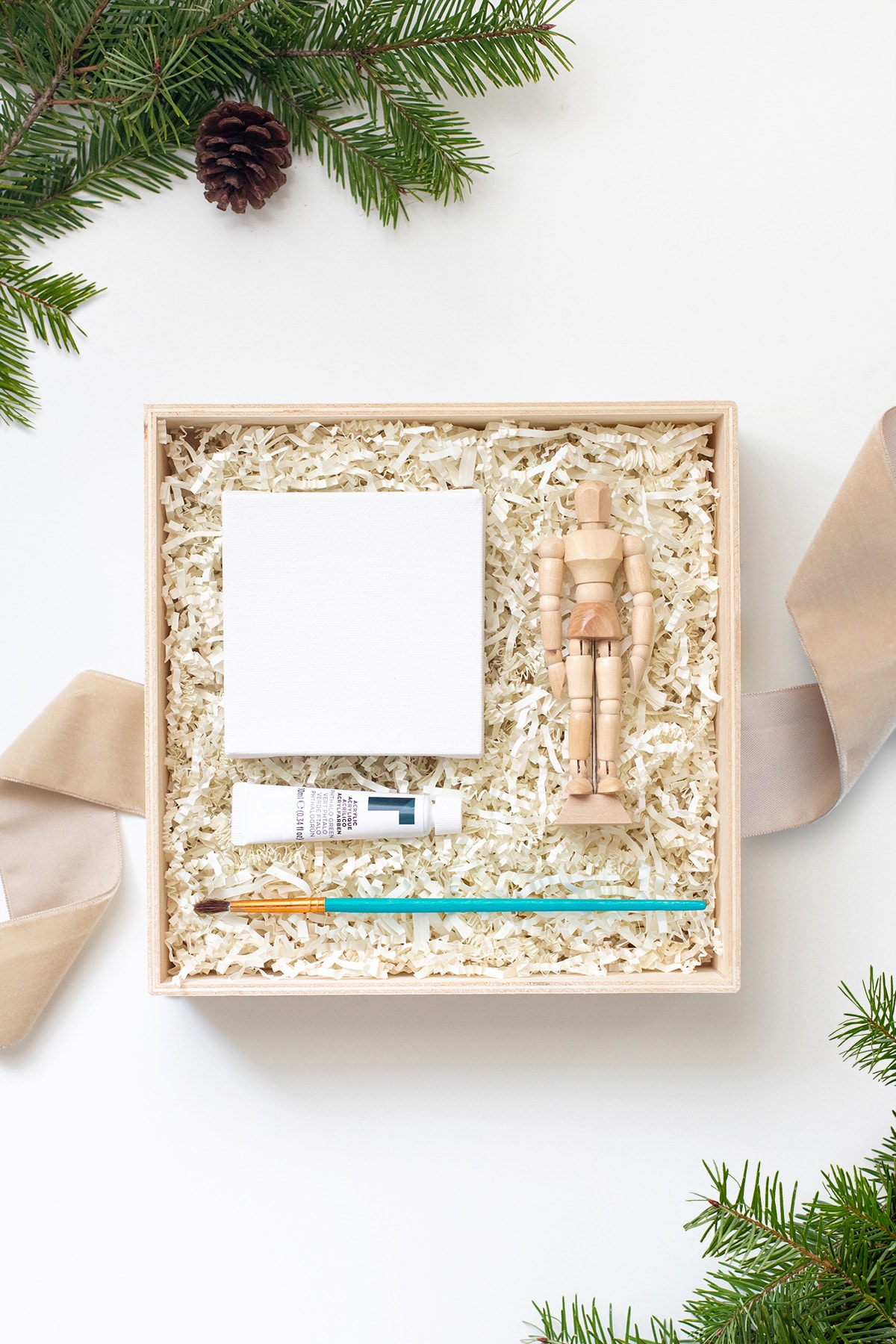 https://ctrlcurate.com/wp-content/uploads/2019/12/Relaxing-Personalized-20-Gift-Box-Ideas_Craft-Box.jpg
